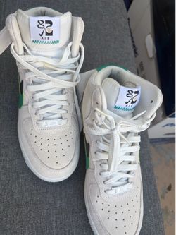 Woman high top Nike air size 7