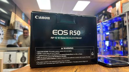Canon R50 with 18-45mm