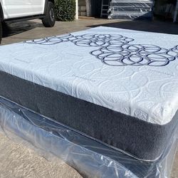 Queen Bamboo Hybrid Cooling Gel Memory Foam Mattress!!