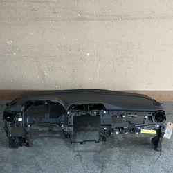 (39) 20-25 Nissan Versa Dash Panel 2020 2021 2022 2023 2024 2025