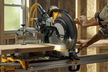 DEWALT 20V Cordless Sliding Miter Saw