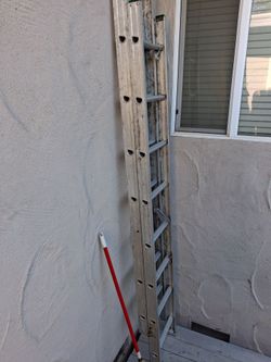 24 ft extended aluminum latter