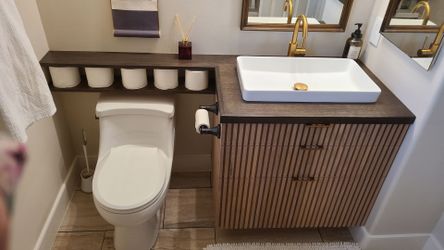 Custom bathroom vanity cabinet