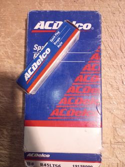 AC Delco  sparkplugs.. a set of 6..R45LTS6