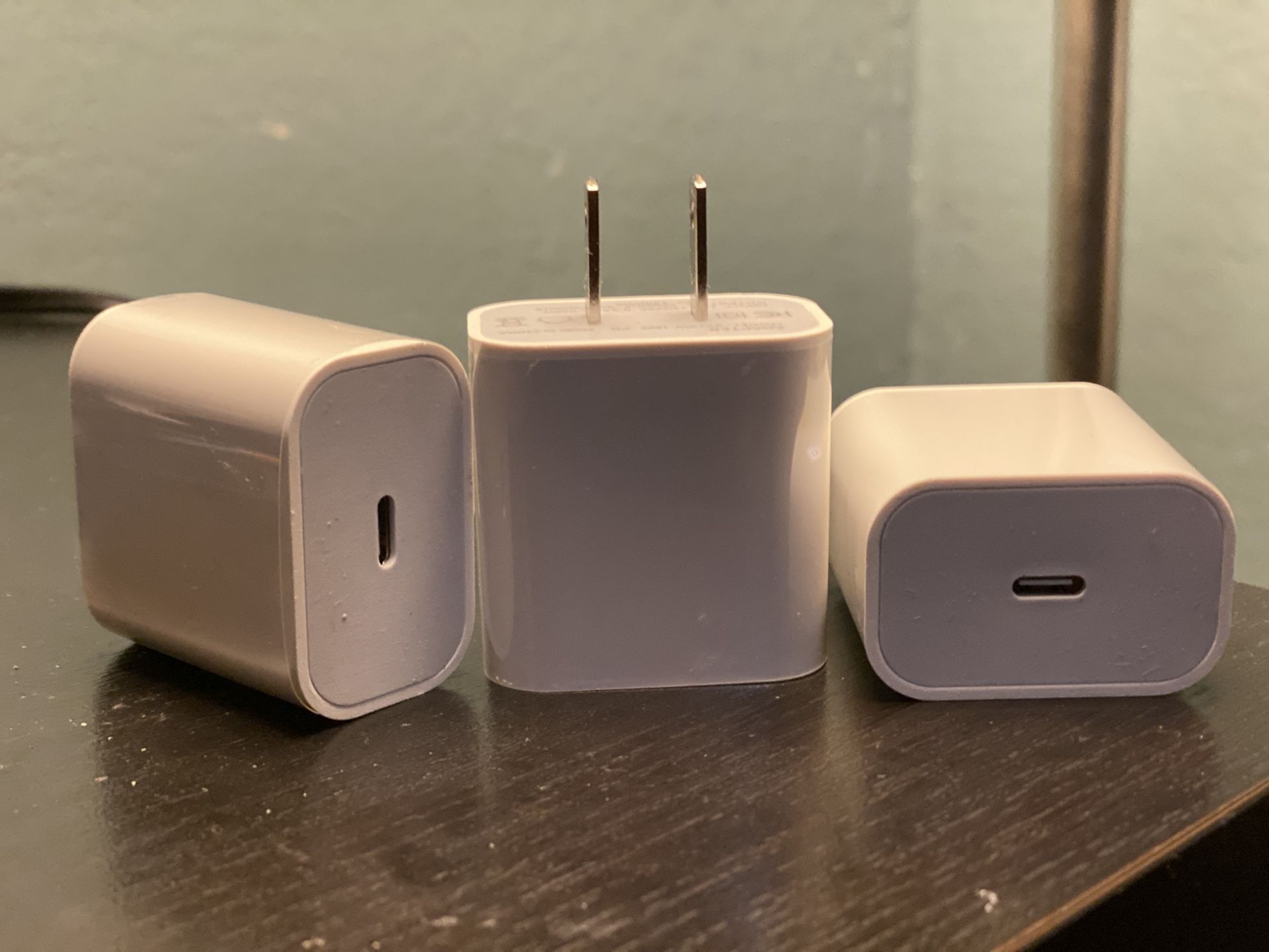 Apple power adapter 18W USB-C to lighting