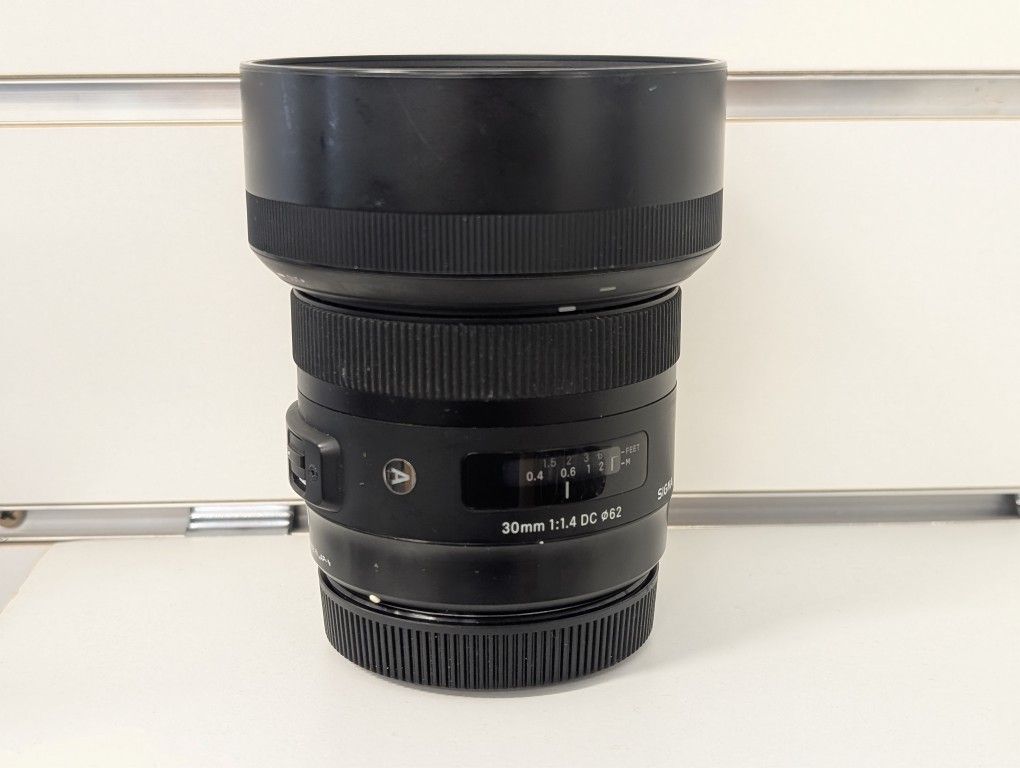 Canon 30mm 1.4 DC Lens