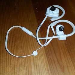 PowerBeats3 Wireless In-Ear Headphones -- White