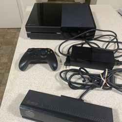 Microsoft Xbox One Black Condole- Model 1540 W/Microsoft Kinect  Camera Motion Sensor 