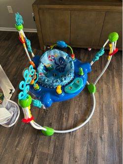 Baby jumper / bouncer