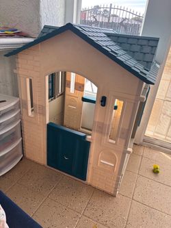 Kids Plastic Outdoor Playhouse