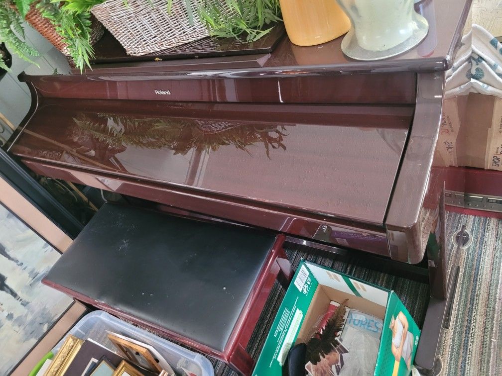 ROLAND KR-575 Intelligent Digital Piano with Bench