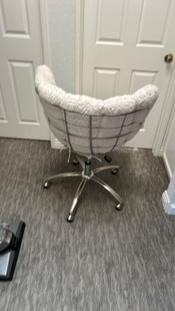 Pottery barn cumfy swivel chair