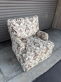 SINGLE COUCH CLUB CHAIR W/ SWIVEL