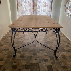 Dining/ Kitchen Table 