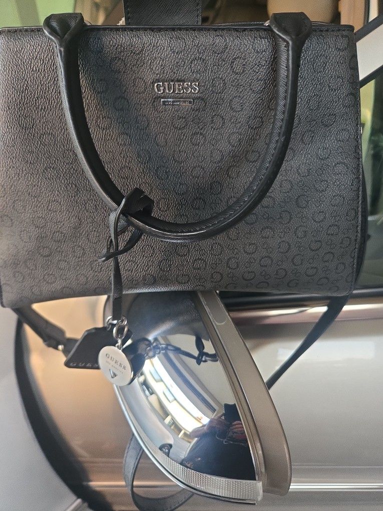 Woman's GUESS purse