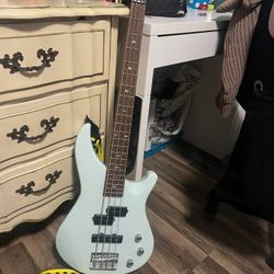 Bass With Peavy Amplifier Cable Included 