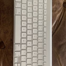 Apple Wireless Keyboard (Model A1314)