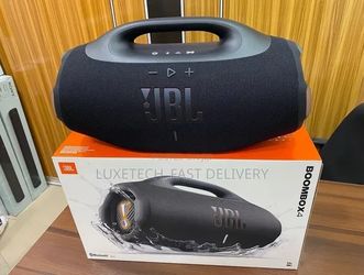 JBL boombox 4