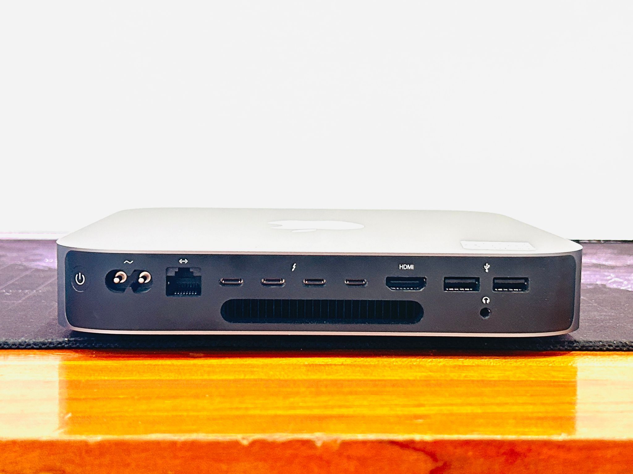 Mac mini Late-2018／ Core_i3 3.6GHz 8GB Apple Mac Mini 2018 3.6Ghz QuadCore i3 8GB 256GB OS SONOMA Four