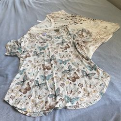 2 Women’s Tops (size XL)