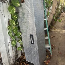 Aluminum full size crossbed truck tool box