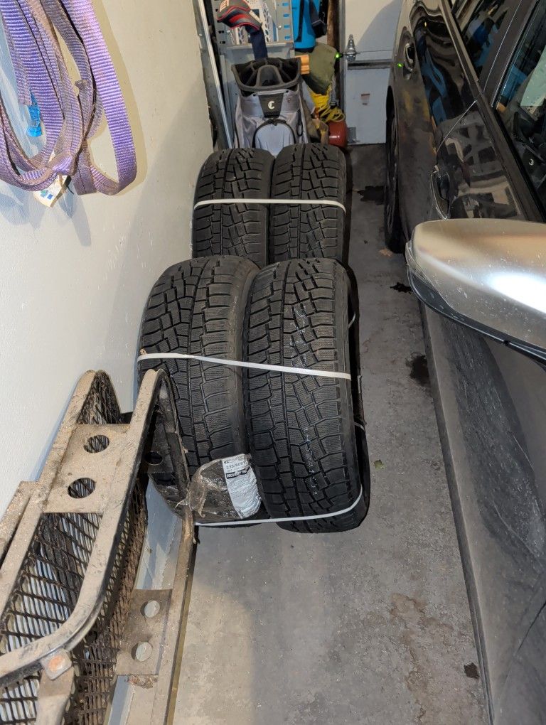 Set of 4 235/60R18 Cooper Discoverer Snow Tires $400