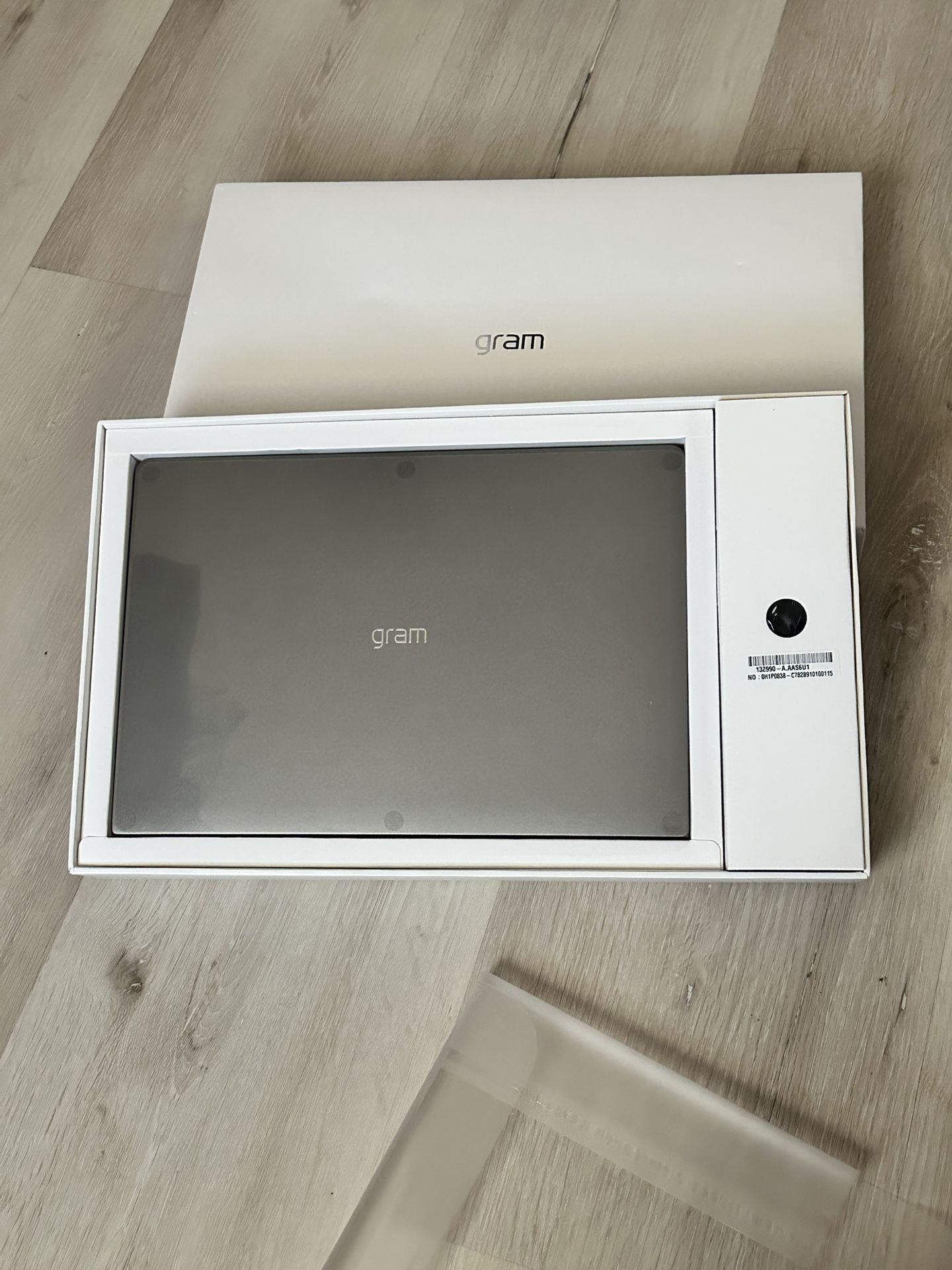 New Opened LG gram 13 Laptop With Touch Screen