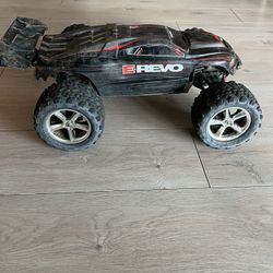 Traxxas E Revo 1/10 Scale Rc Car Comes With Batteries No Charger Needs A New Esc