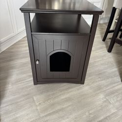 BROWN CAT BOX