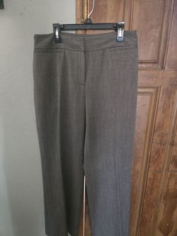 TENGO 8 PANTALONES DE VESTIR , EN EXELENTE ESTADO . SIZE  8 Y 10  LIKE SIZE MEDIUN. GREAT PRICE.
