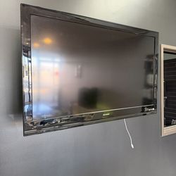 Sharp 40” tv with mount