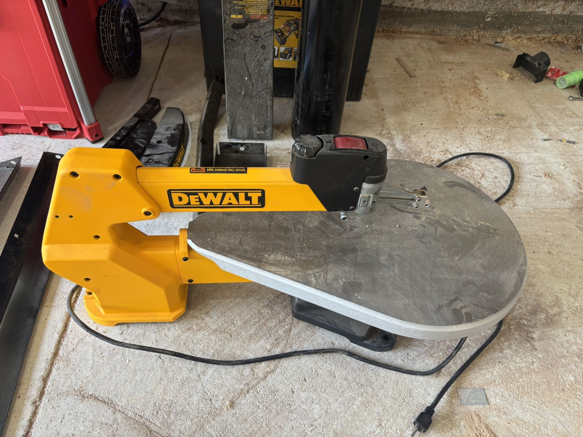 Dewalt Scroll Saw With Stand And Light