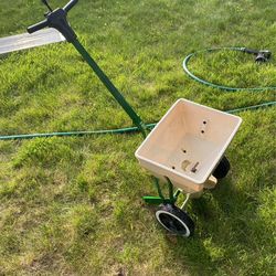 Lawn Spreader 