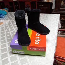 Boots..Girls..Black..size 1.stride rite