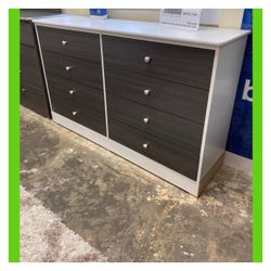8 drawers dresser/ Eight drawers dresser