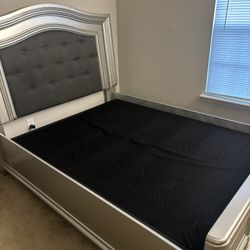 Ashley furniture 3 piece Queen bedroom set 