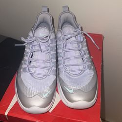 Women’s Nike Air Max Axis Prem