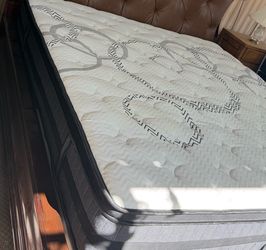 For sale bed kingsize matresses and fram