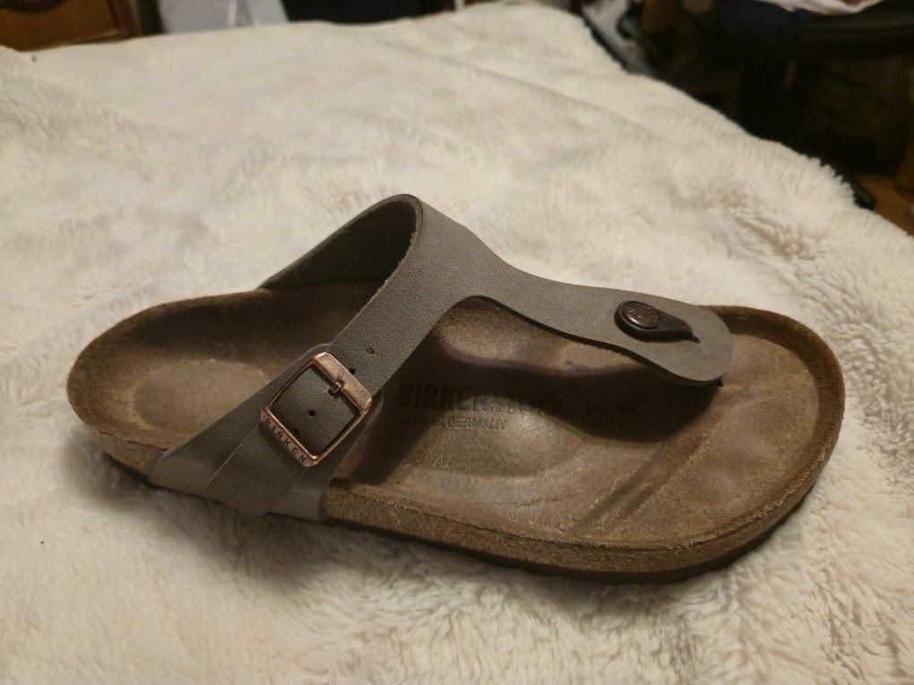 SANDALS SIZE 8.5