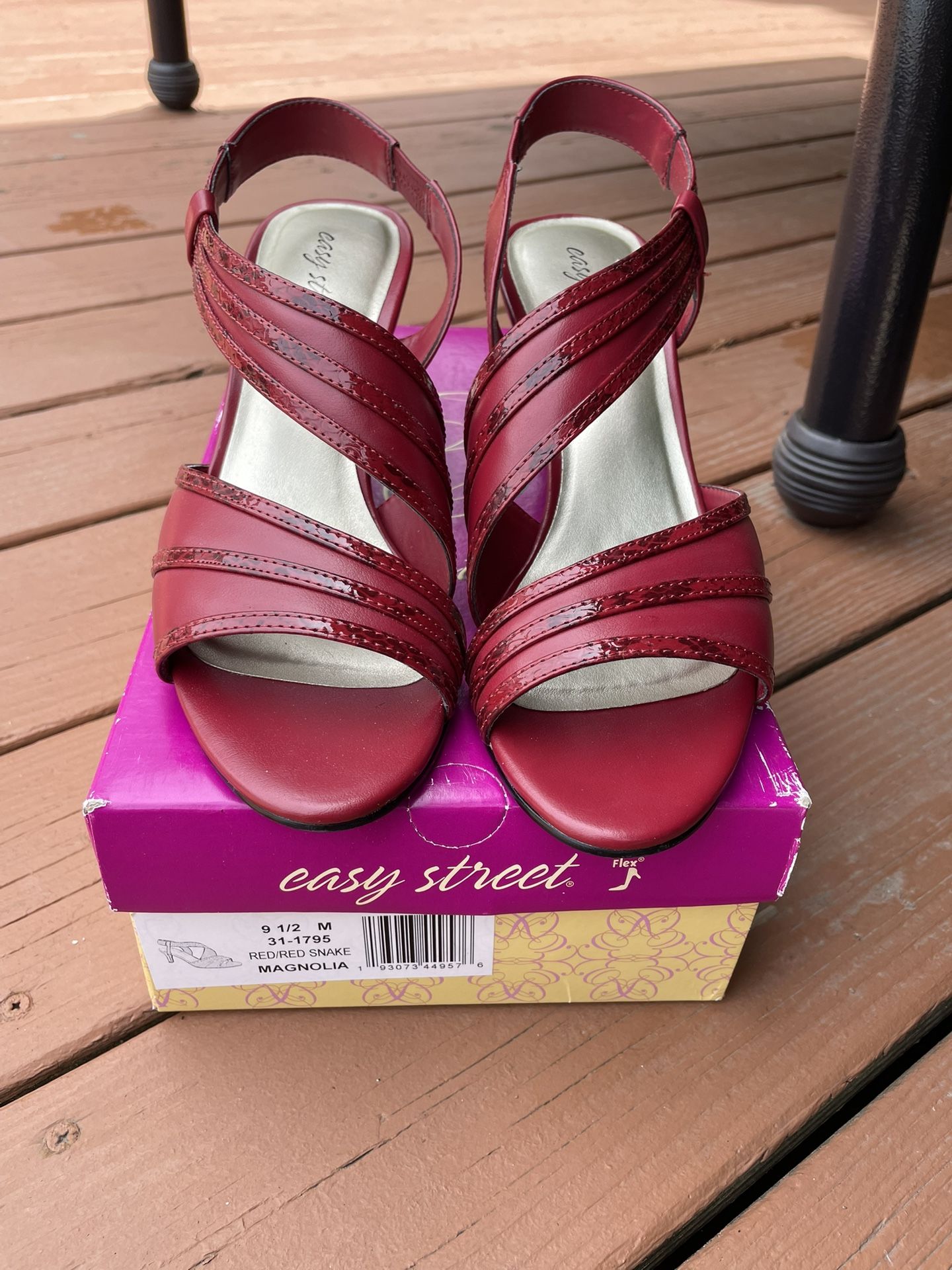 Easy Street Magnolia Dress Sandals, size 9 1/2 М