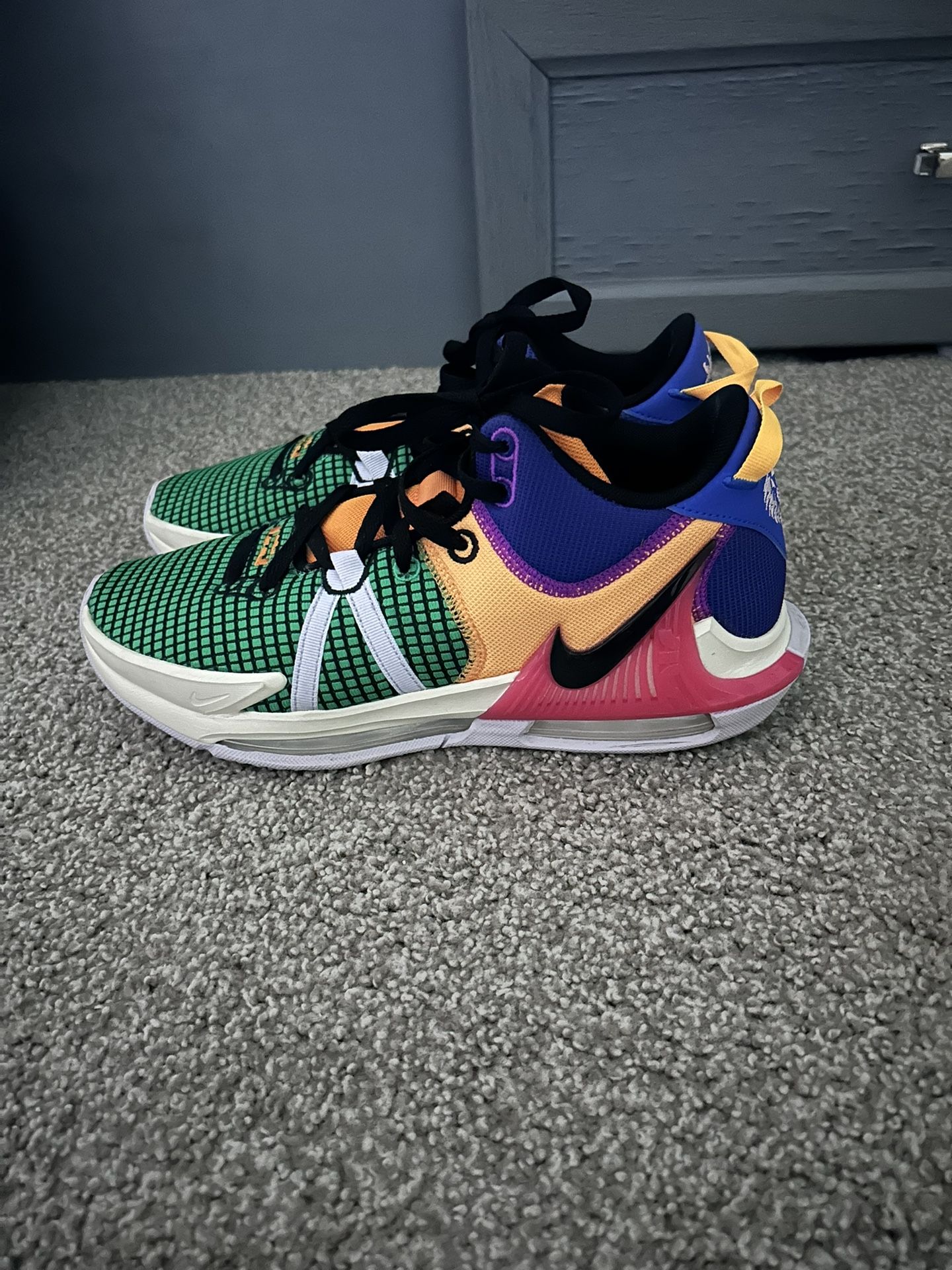 Nike LeBron Witness 7 Basketball Shoes