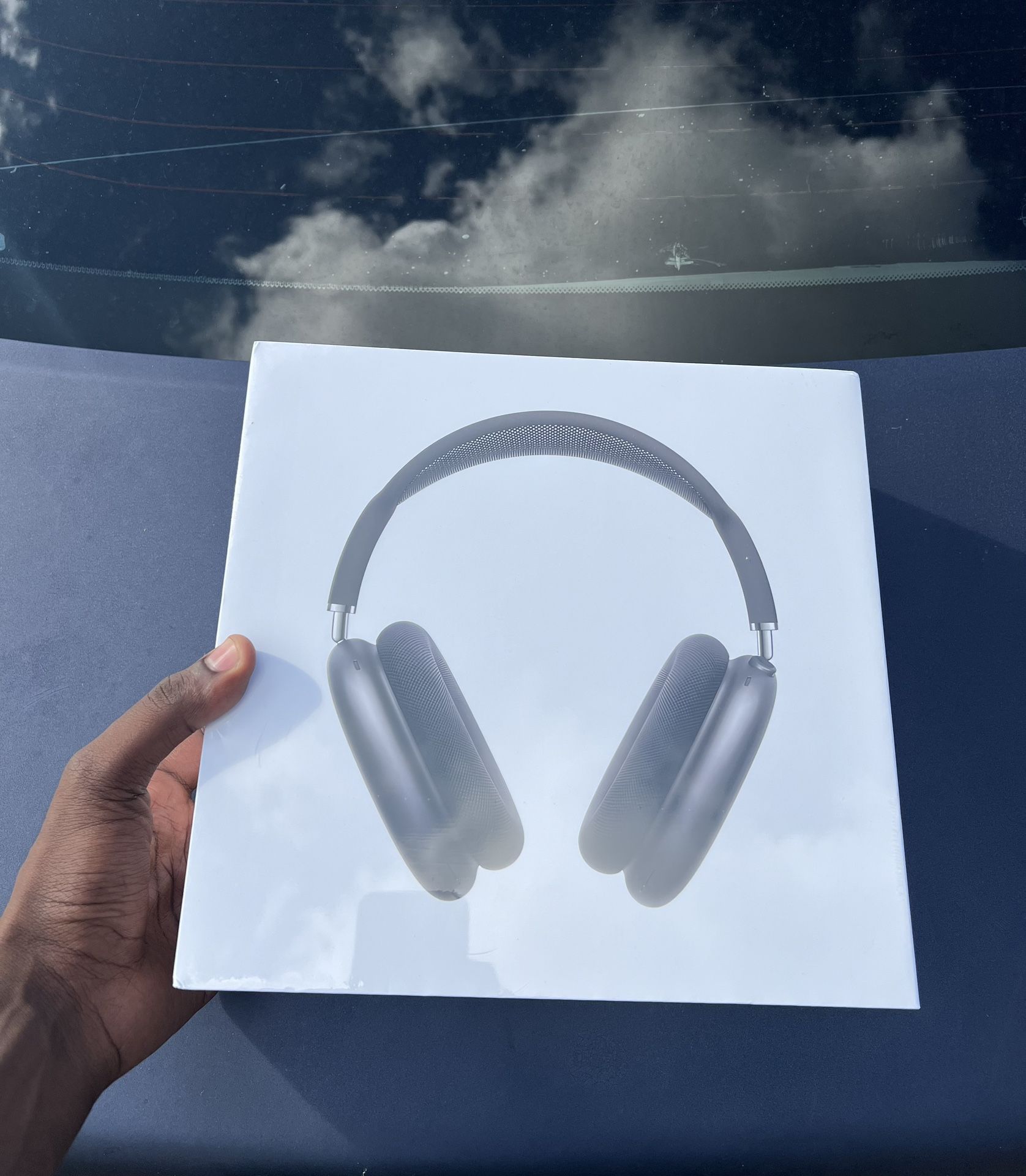 Space grey AirPod Max