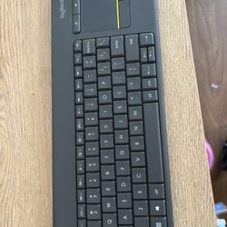 LOGITECH WIRELESS KEYBOARD 