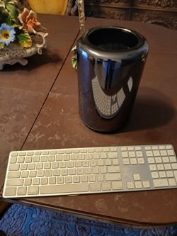 Apple Mac Pro 6.1 12 Core Amd Firepro D500 2.7 Ghz Intel Xeon Processor 24 gb ram 1trb Ssd 0s Monterey Very Clean With code