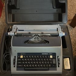 Vintage Royal Centurion Deluxe Electric Typewriter with Case Excellent Condition