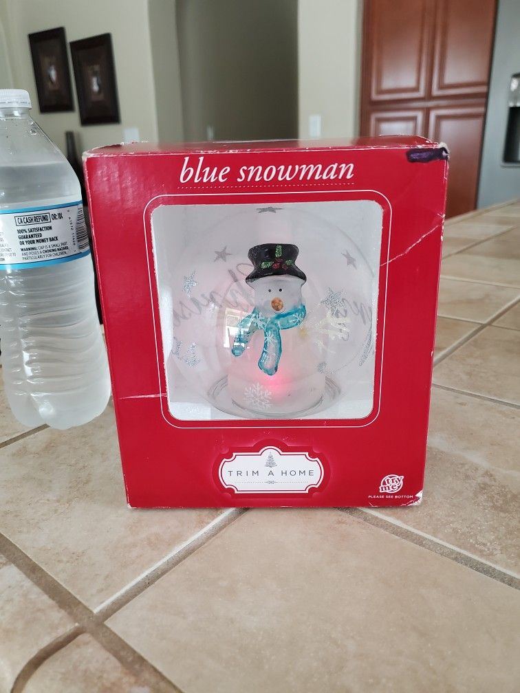 Snowman Truns Colores Battery Operated