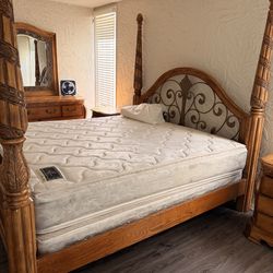 Bedroom set, real wood, beautiful vintage!