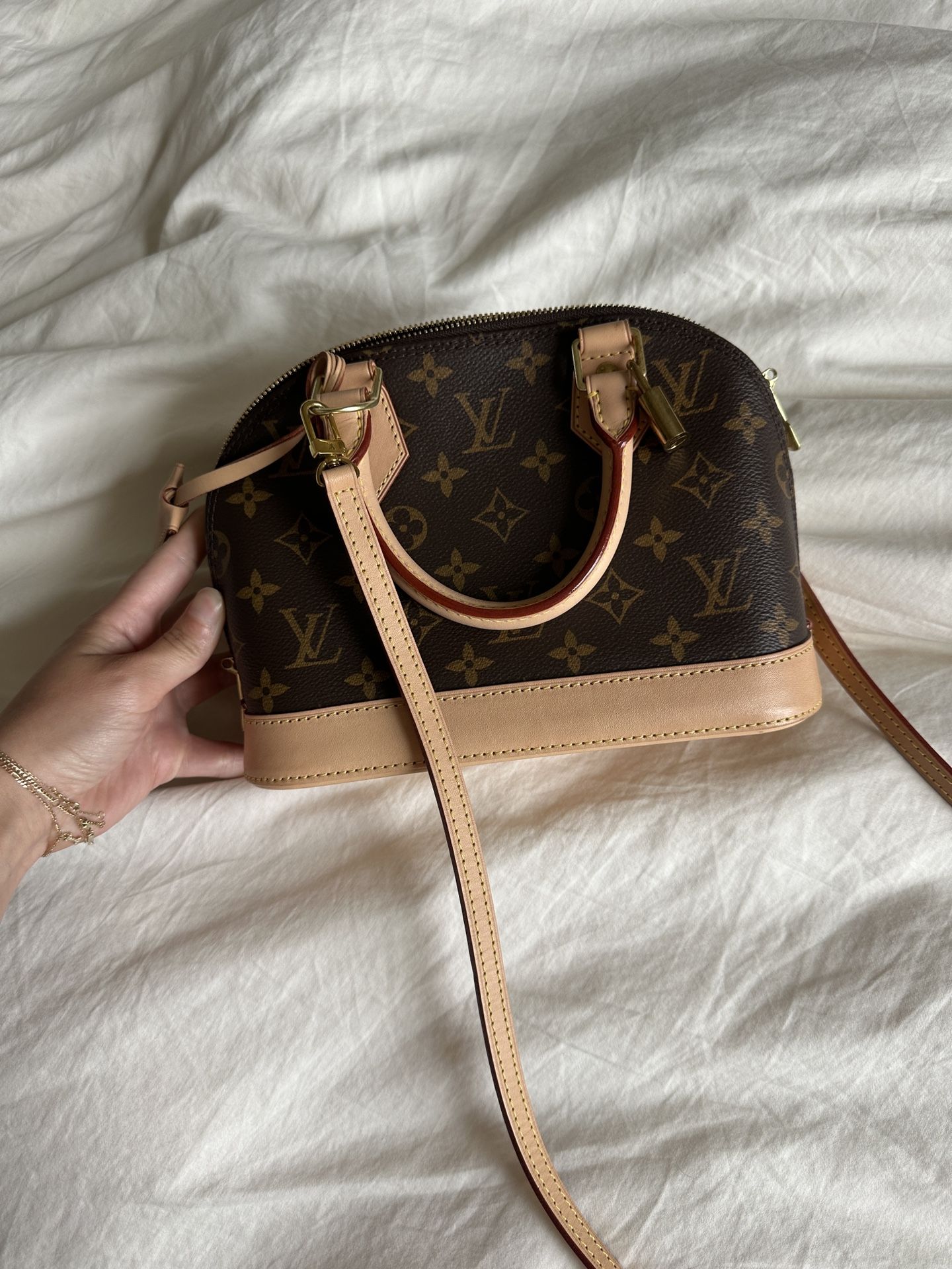 Louis Vuitton Alma bb (Excellent Condition, Only Used Once)