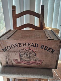 Vintage Moosehead beer case