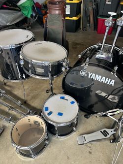 Yamaha Black Drum Kit with Hardware, Double kick, Throne and more!